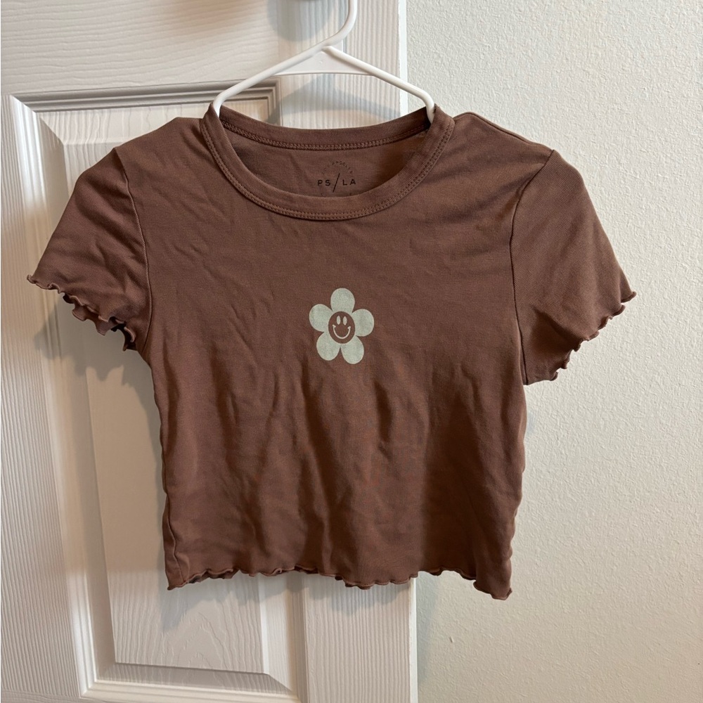 Pacsun brown smiley flower cropped baby tee
X-Small 15 inch bust/16 inch length